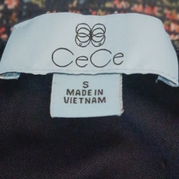 CeCe floral print blouse. Size small. EUC - Picture 6 of 10